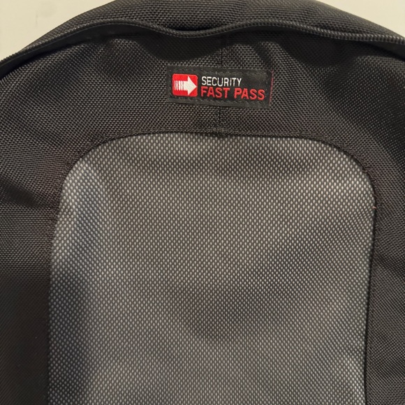 Victorinox Swiss Army Black Architecture 3.0 Zipper Laptop Backpack 31322301 - Picture 8 of 16